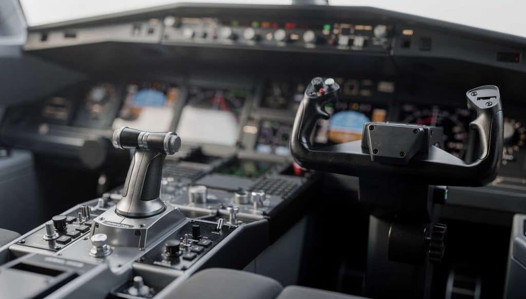 Comment choisir entre joystick et yoke pour le pilotage ?