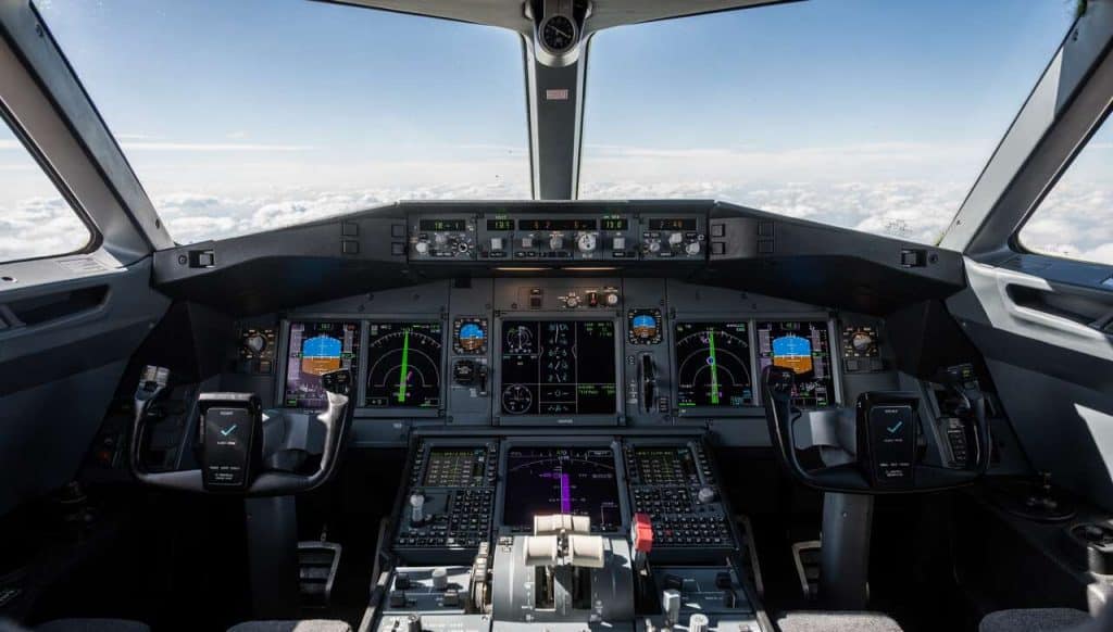 Comprendre les axes de roulis, tangage et lacet en aviation