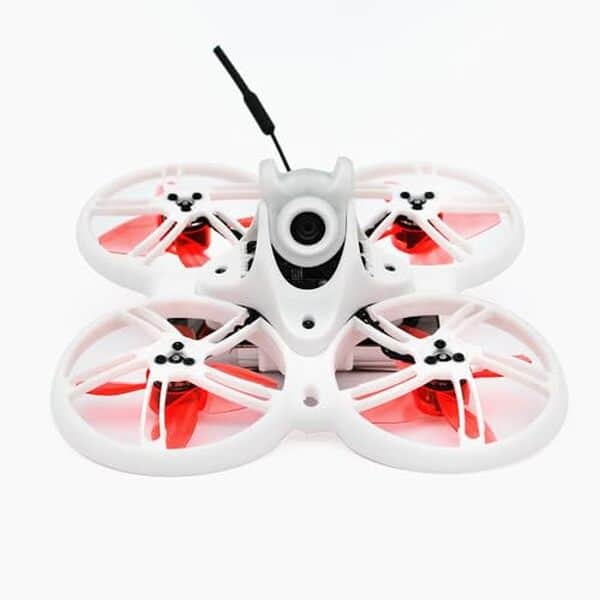 Découvrez notre test complet du drone EMAX Tinyhawk 3 Plus : performances, fonctionnalités et conseils pour débuter avec ce mini quadricoptère ready to fly performant et facile à piloter. 