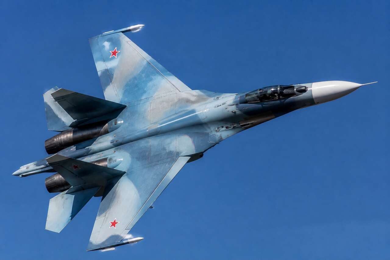 Survol technique du Su-27 Flanker : l'élite de l'aérospatial russe révélée