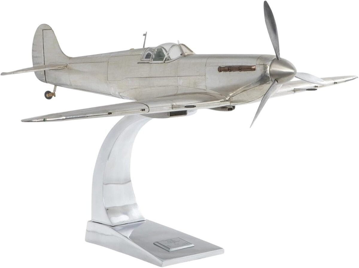 Test : maquette Spitfire en métal et bois