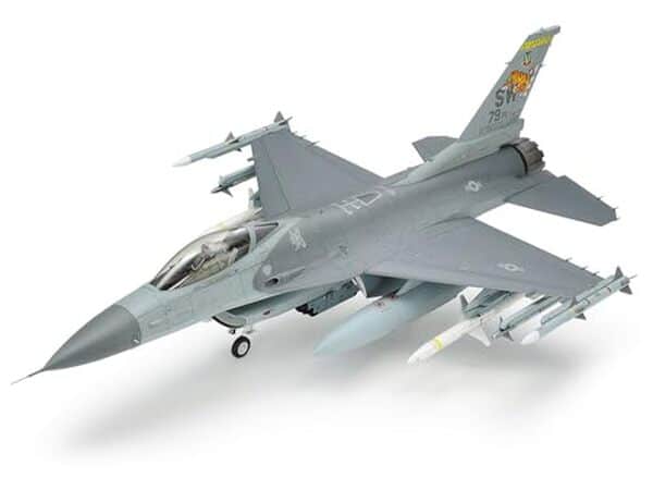 Découvrez notre test détaillé de la maquette Tamiya F-16CJ Fighting Falcon : qualité, pièces et conseils de montage pour réussir votre modèle réduit. 