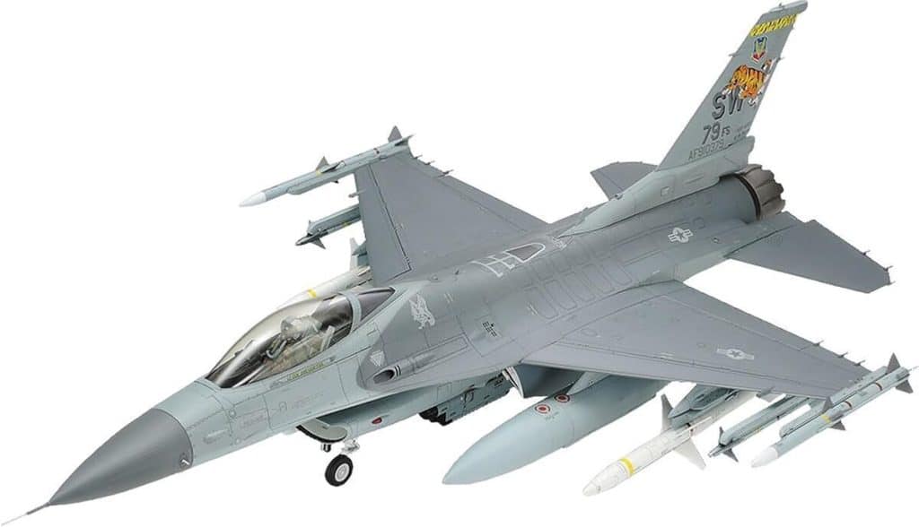 Test de la maquette Tamiya F-16CJ Fighting Falcon