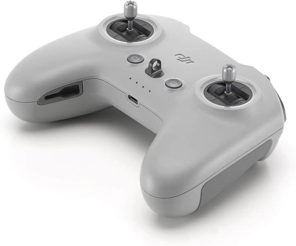 Test de la radiocommande DJI FPV : compatibilité et performance