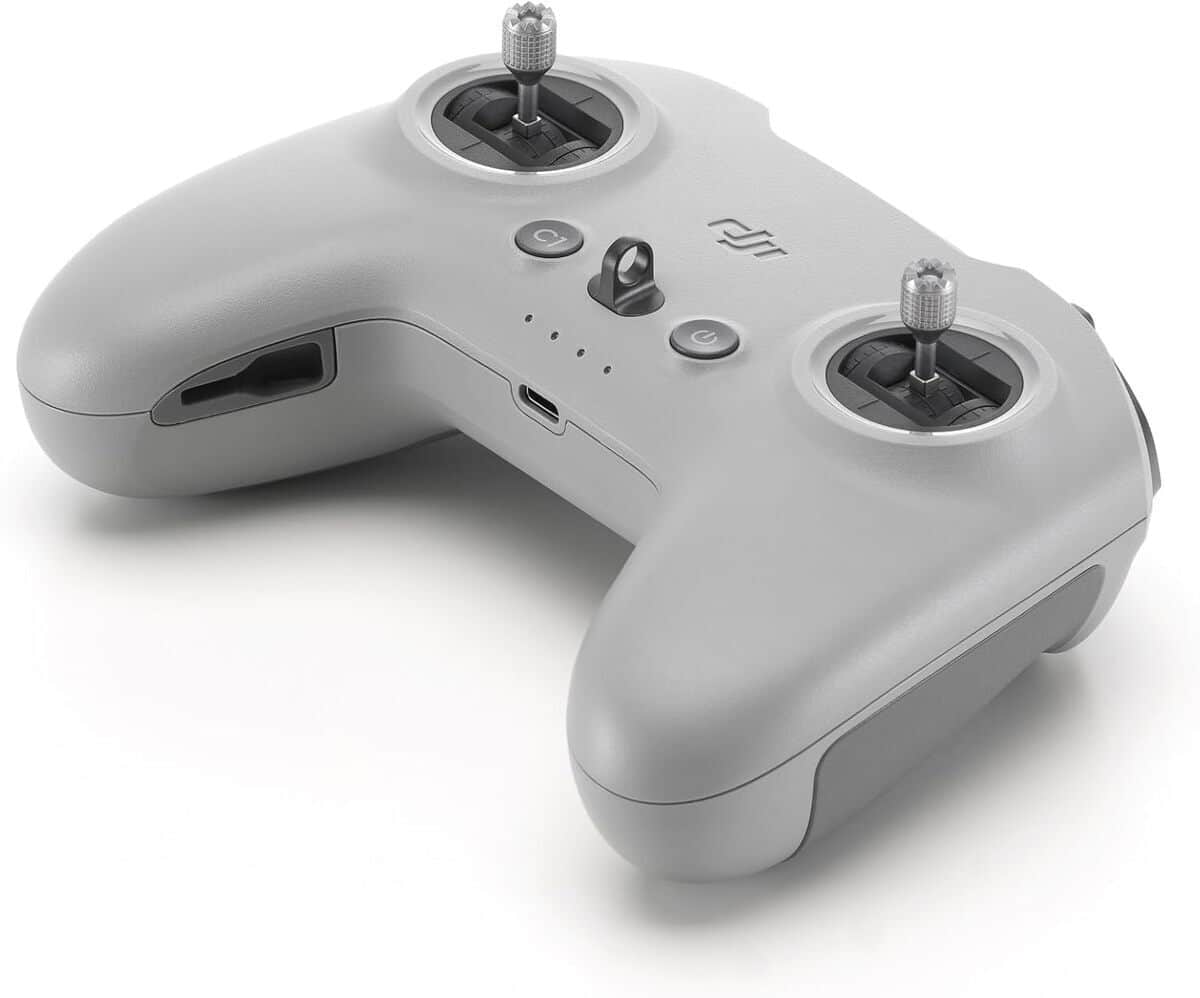 Test de la radiocommande DJI FPV : compatibilité et performance