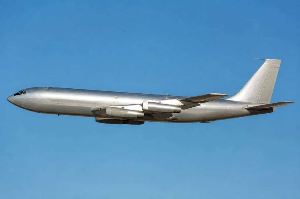 Comment le Boeing B-707 a révolutionné le transport aérien commercial