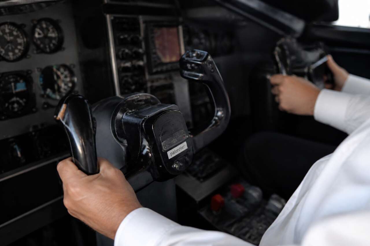 Palonnier d&rsquo;avion : d&eacute;finition et r&ocirc;le dans les axes de pilotage
