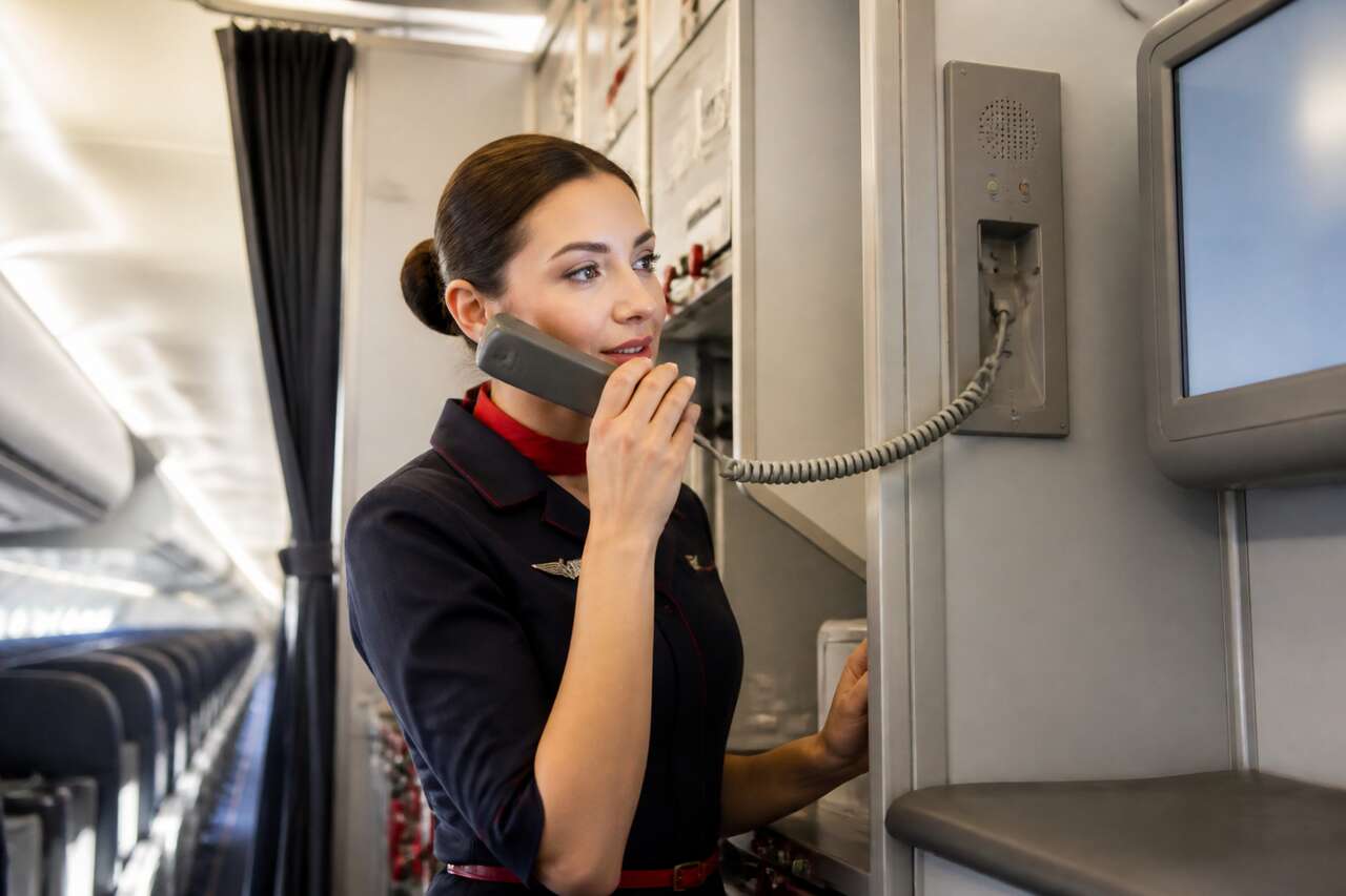 Interphone en avion : à quoi sert-il réellement lors du voyage ?