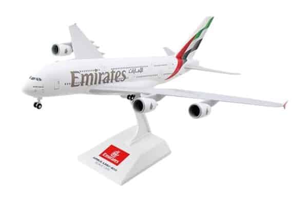 Découvrez notre test complet du modèle réduit Daron Skymarks de l'Emirates A380-800 : qualité, détails et avis d'un amateur de miniatures aériennes. 