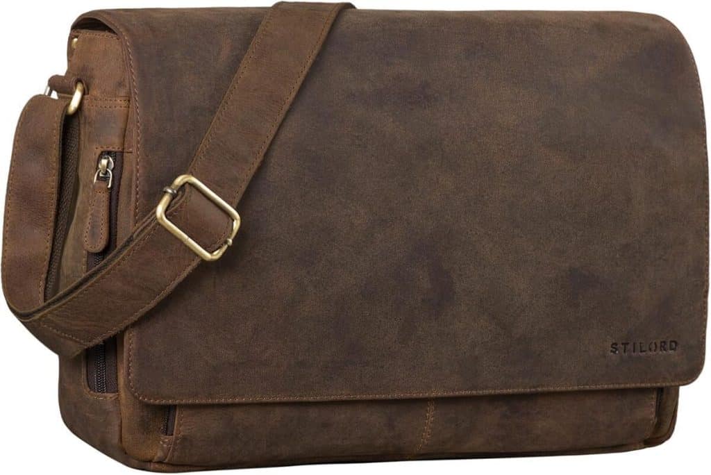 Test du sac messenger vintage Tom : en cuir marron pour laptop 15 pouces